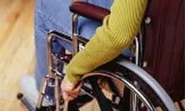 Как правильно пересаживать человека из инвалидной коляски?